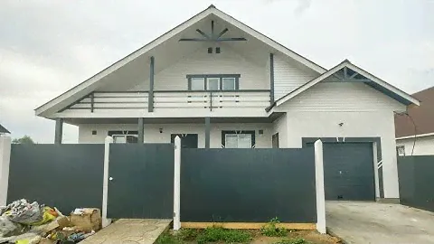 В продаже новый благоустроенный дом из газобетона с гаражом  180 кв.м. в д. Куда