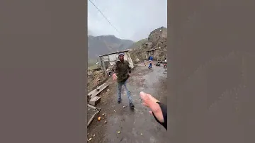 Единственный житель села пригласил нас на чай #дагестан #горы #мототуризм