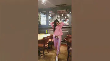 Стильный спортивный костюм
