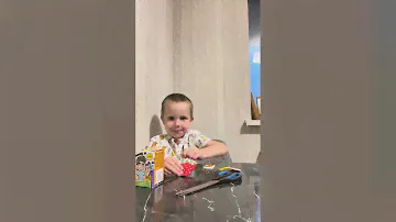 Распаковка сладкой коробочки от Влада А4,купленной в магазине Магнит.